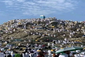 قصة عرفة.. جبل الرحمة الذي يشهد ملايين الدعوات